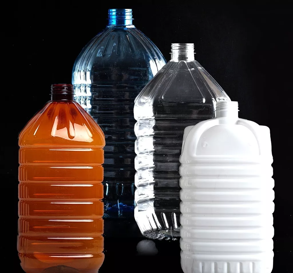 фотография продукта Пластиковые бутылки пэт объемом 4 - 10л