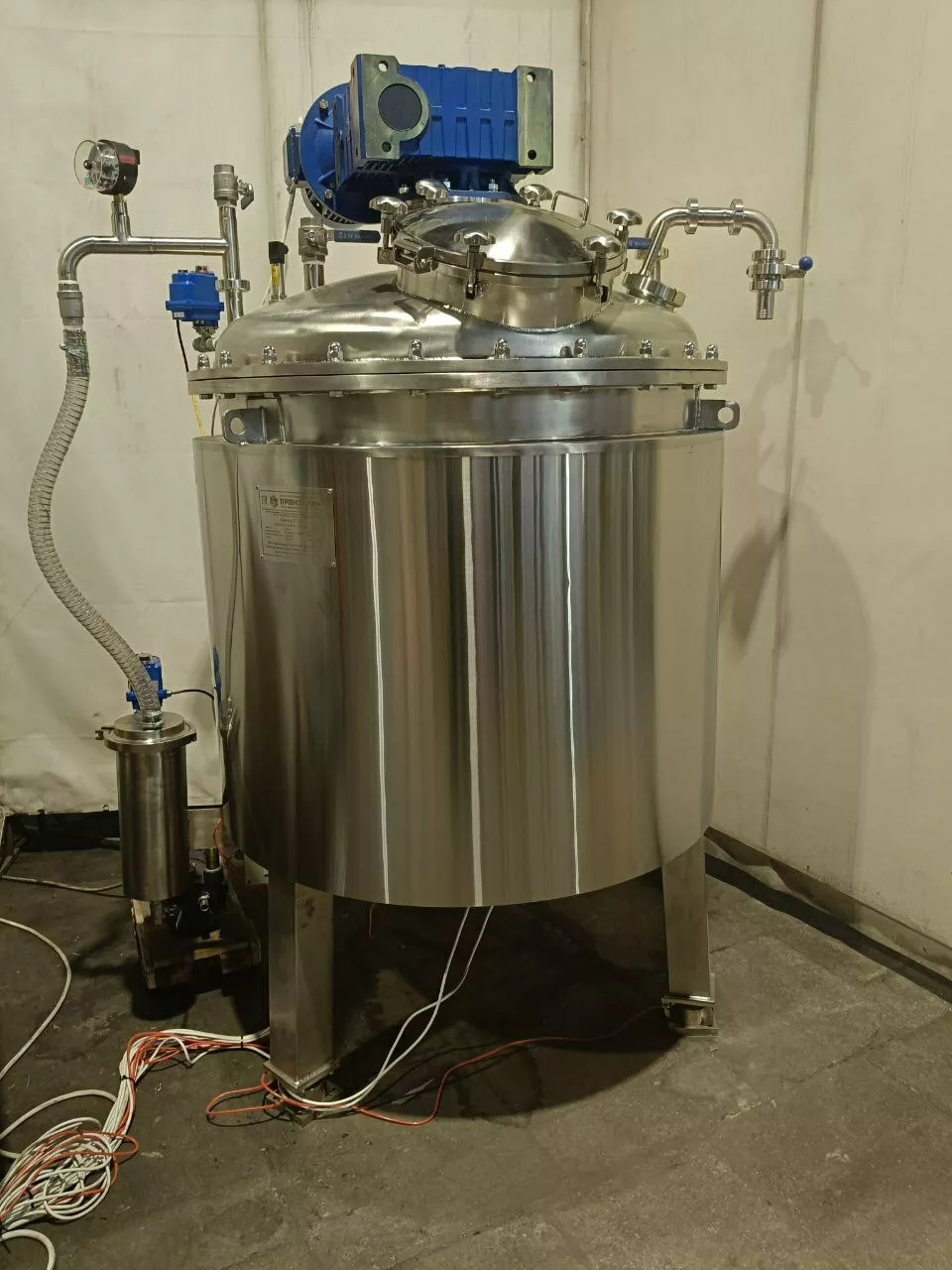 Фотография продукта Емкости из нержавеющей стали,  котлы